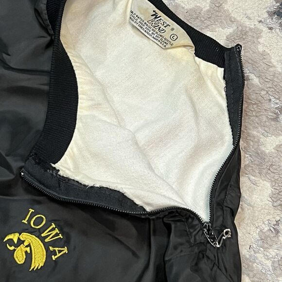 Vintage West Wind Men's Iowa Hawkeyes Windbreaker Jacket Sz L USA Made - Picture 4 of 10